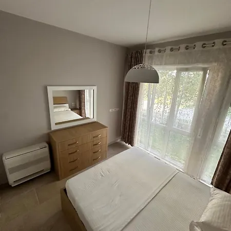 White Valamar 2 Bedroom Balcony Parking Lägenhet